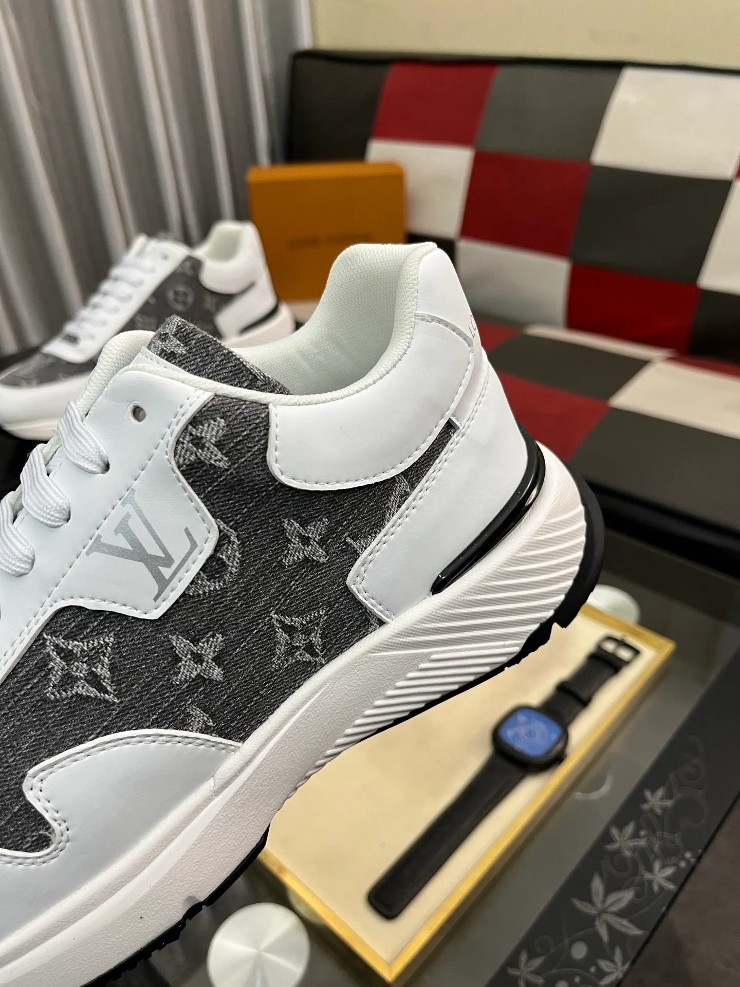 Men's shoes 💰458⌚️⌚️【LOUlS VUlTTON】Louis Vuitton ~ unique and casual style. LV counter purchasing 🏃casual shoes😍😍 are on sale at the men's counter at the same time. Italian imported brands select top-layer Italian cowhide. 🐑Sheepskin lining (refuses to discolor and grind feet) Sole: Original sole specially provided by the original factory 🎬Better in kind Code number: 38-444⃣️Color selection